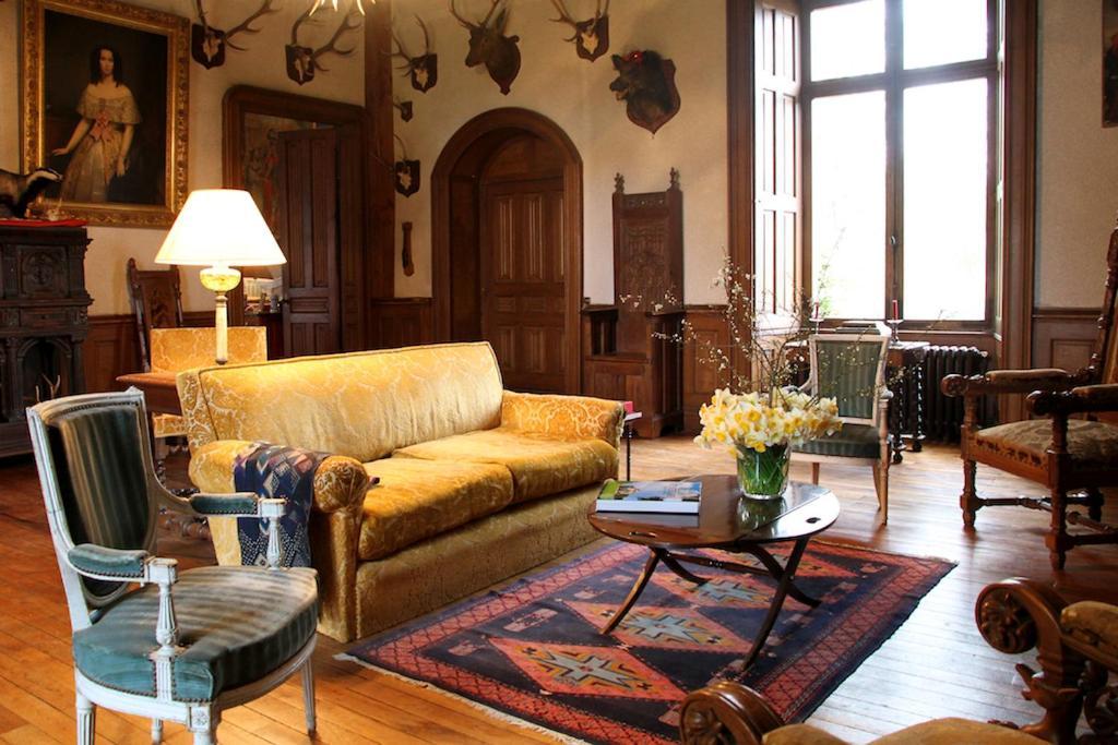 Chateau De Montriou Feneu Ruang foto